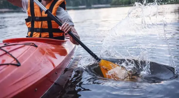 Mazury kajakiem: Wybierz szlak i zaplanuj idealny spływ